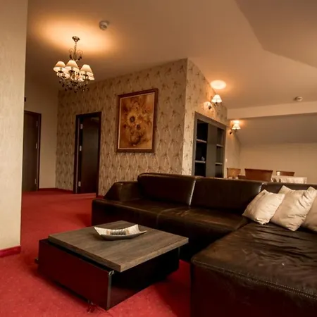 Hotel Dvoretsa 5*