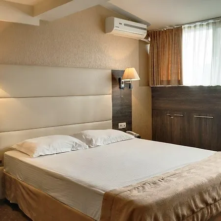 Dvoretsa 5*