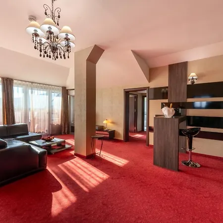 Dvoretsa 5*