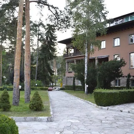 Dvoretsa 5*